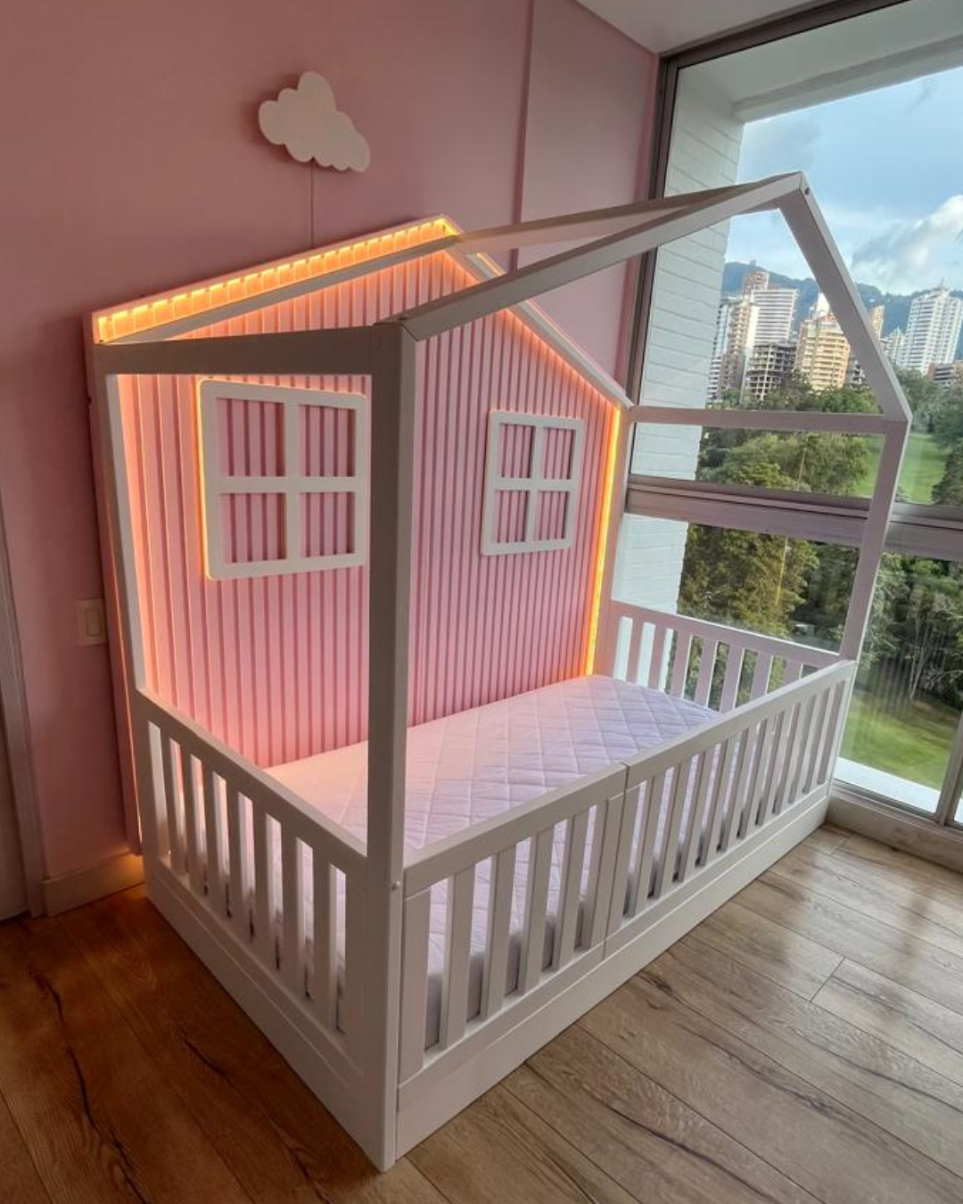 Cama Casita LED Rosa — RENUEVA DECO