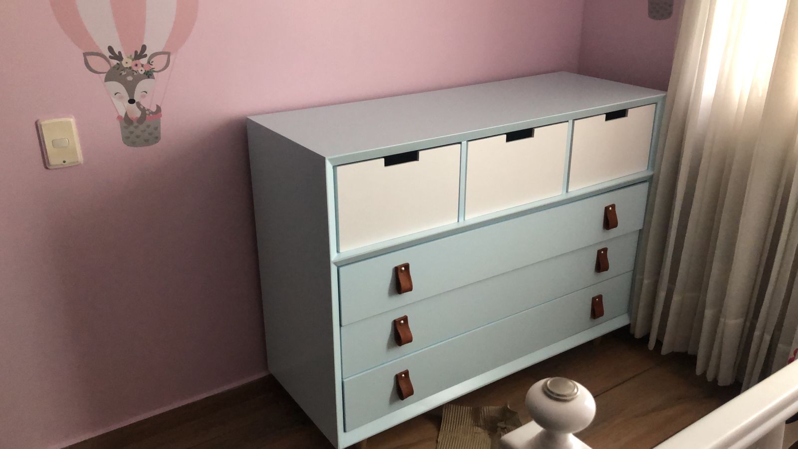 Cómoda Azul Pastel con Cubos Abiertos — RENUEVA DECO