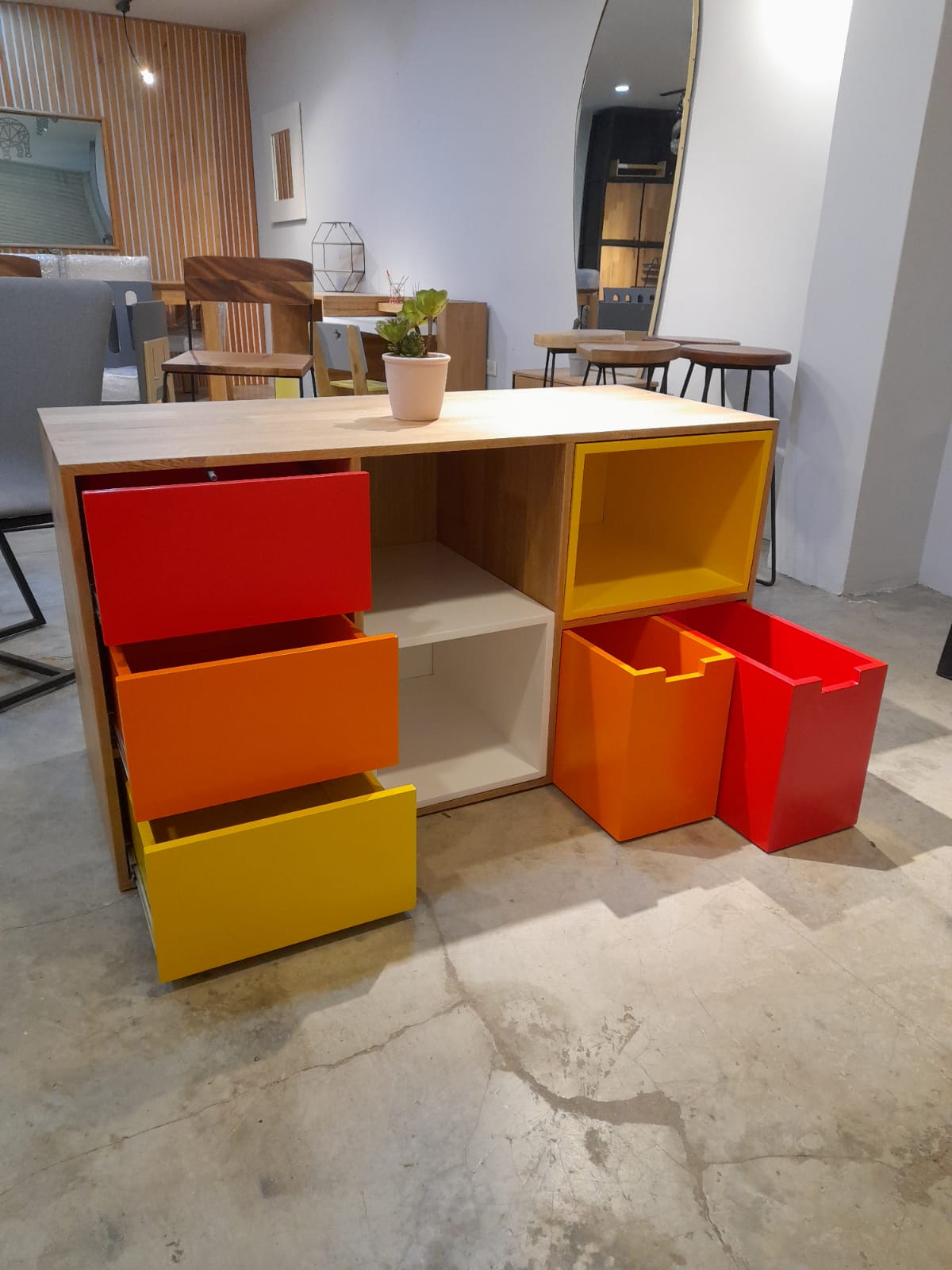 Mesa Organizadora Multicolor — RENUEVA DECO